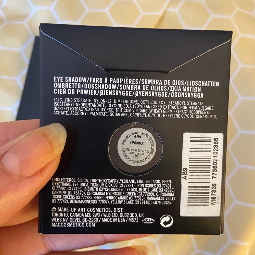 Mac Eyeshadow - Picture 3 of 7